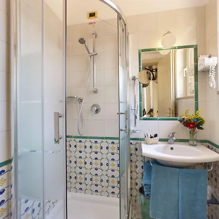 德尔玛雷酒店 3*