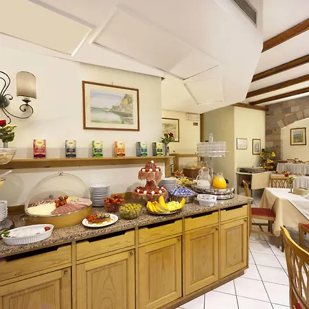 德尔玛雷酒店 3*