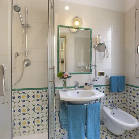 德尔玛雷酒店 3*